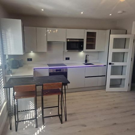 Collier'S Wood En-Suite Apartments London Exterior foto